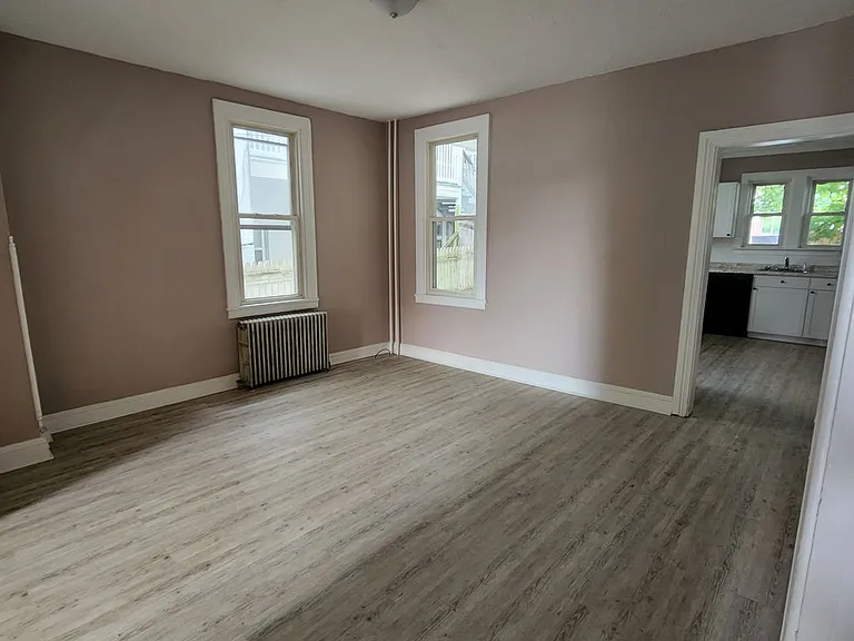 46 S Pine St — Photo 2