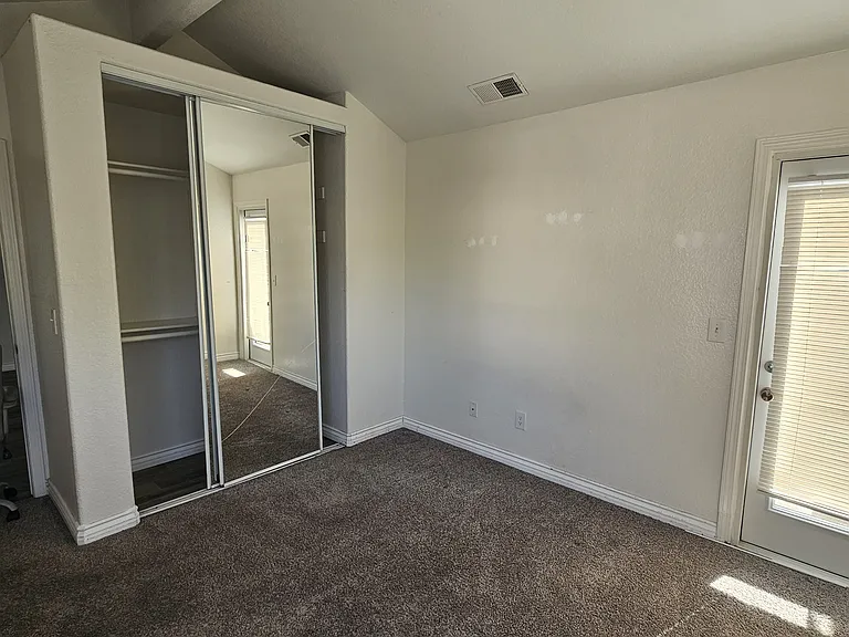 1672 Missouri St — Photo 9
