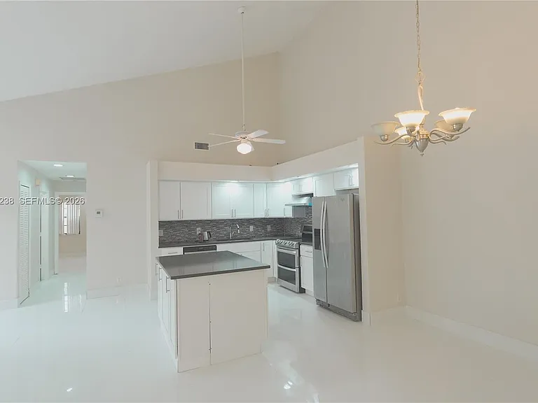 518 NE 48th St — Photo 17