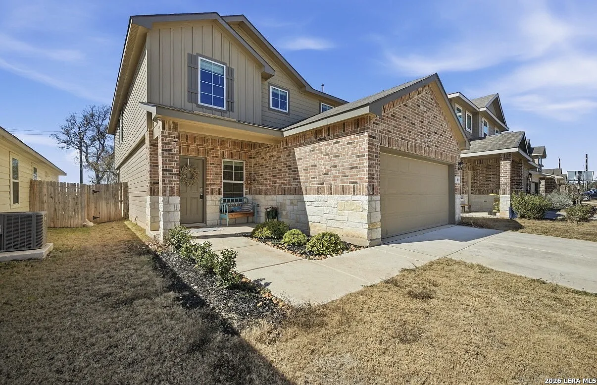 4 bed, 3.0 bath, 2468 sqft, $2,350 — Photo 2