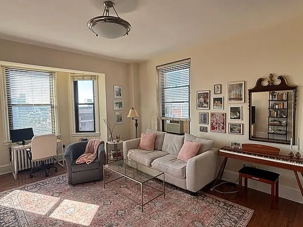 250 S 13th St APT 11E, Philadelphia, PA 19107