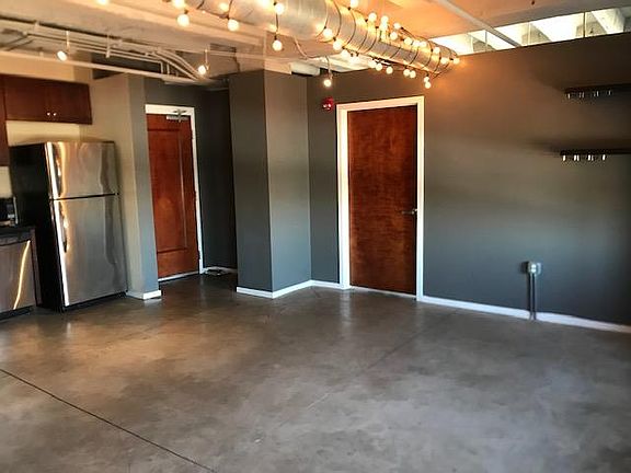 5th image of 1720-1724 Chouteau Ave #402