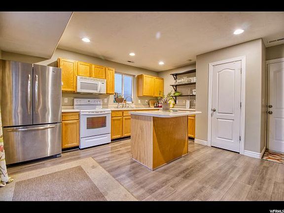 5th image of 2189 E Hawthorne St