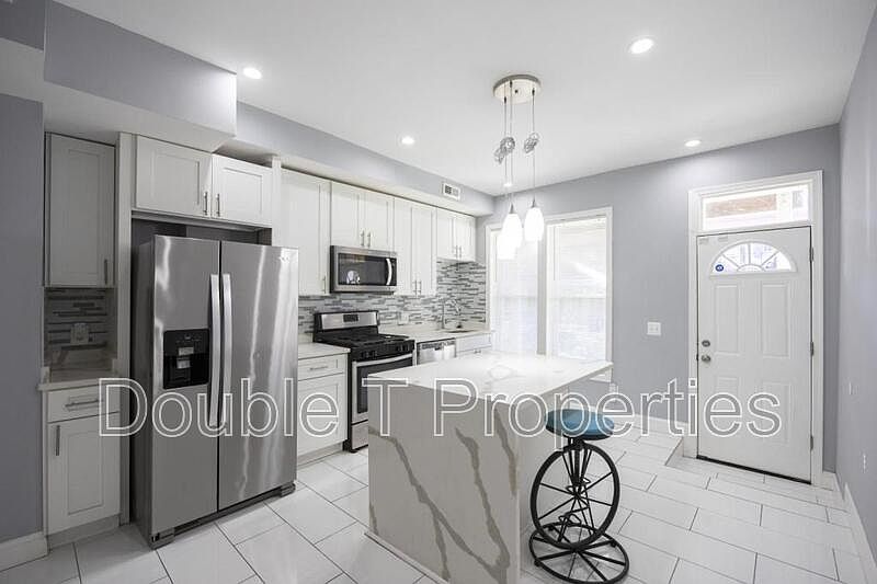 1st image of 10 N Ellwood Ave