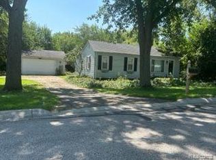 819 Francis St, Rochester Hills, MI 48307