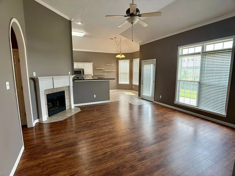 5104 Deerfield Dr — Photo 4