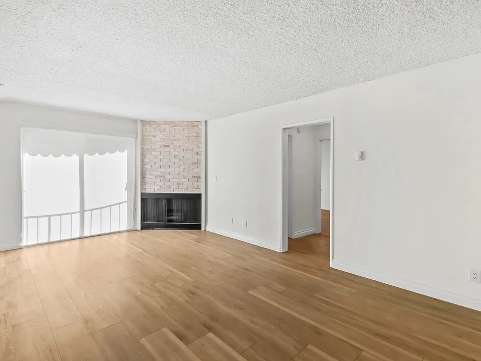 1750 S Bentley Ave #101