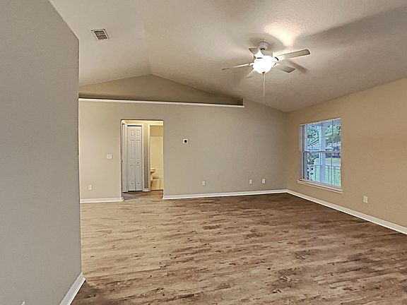 4th image of 427 Woodview Dr