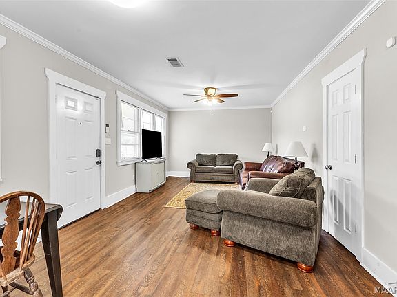 4th image of 968 Karen Rd