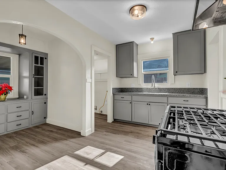 916 S Encina St — Photo 15
