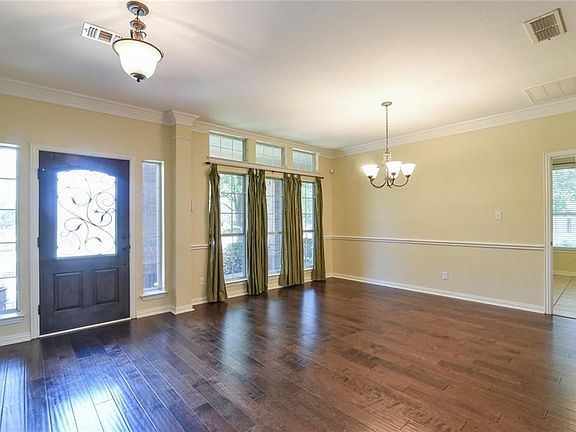 4th image of 9 Lake Glen Ct