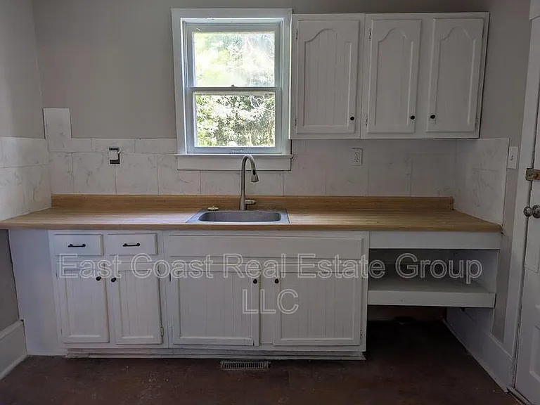 304 1/2 W Martin St — Photo 3