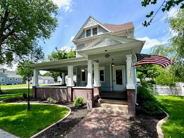 222 B St, Shelton, NE 68876