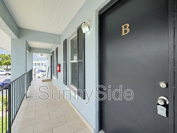 5th image of 915 W Oak Ridge Rd APT B