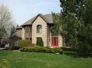 46992 Red Oak Dr, Northville, MI 48168