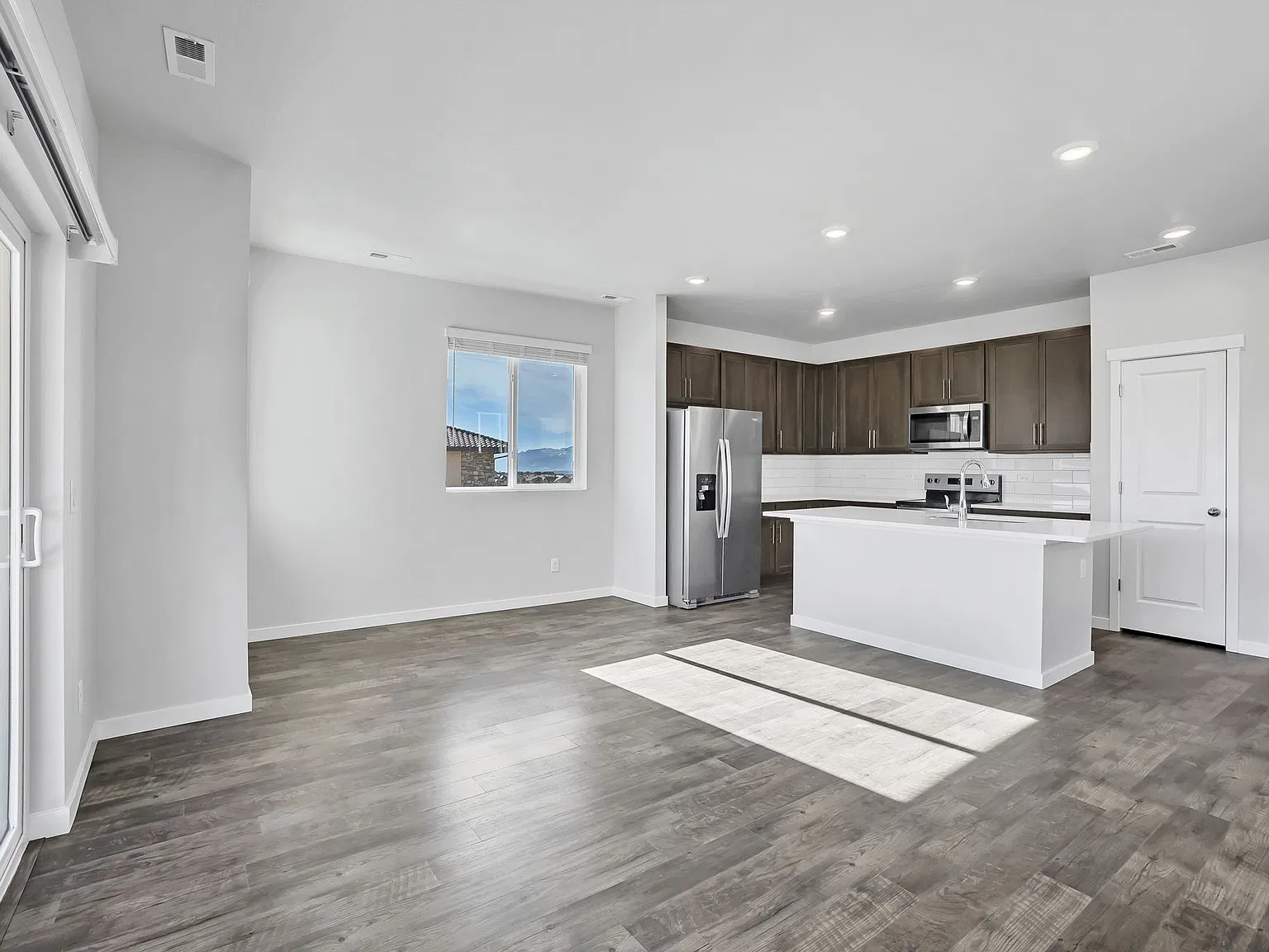 3 bed, 1409 sqft, $2,650 — Photo 4