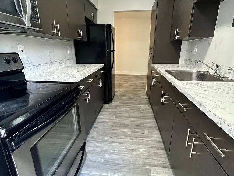 7511 Venetian St #4 — Photo 14
