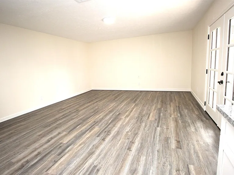805 Willow Creek Dr — Photo 12