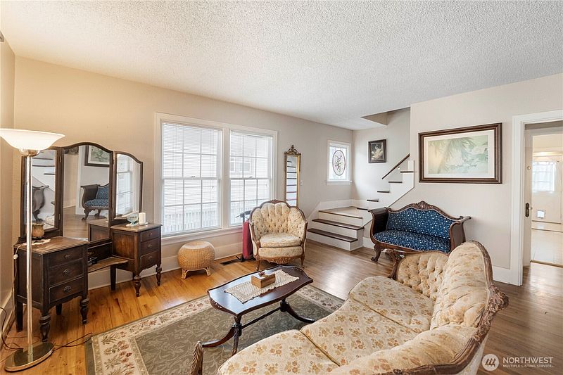5th image of 128 5th Avenue NW