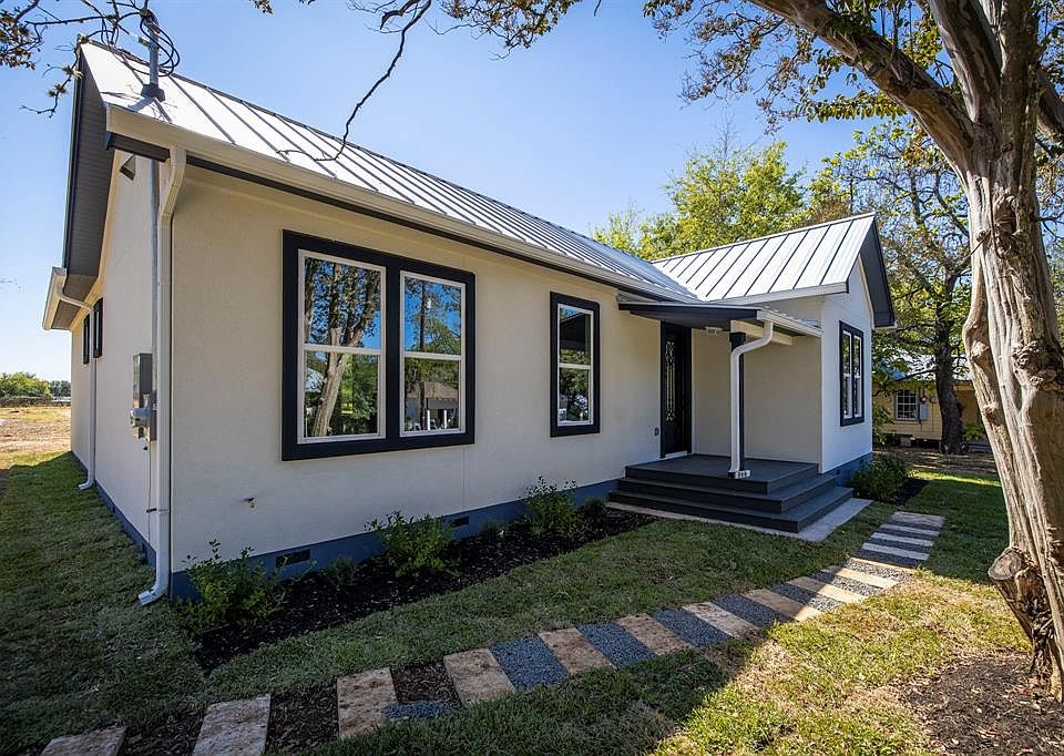 209 E Brenham St, Elgin, TX 78621 MLS 8065224 Zillow