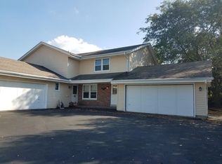 16525 Dane Ct E, Brookfield, WI 53005
