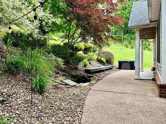 4th image of 14 Woodcliff Dr