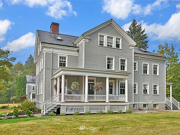 2nd image of 2099 Victorian Lane NE #B