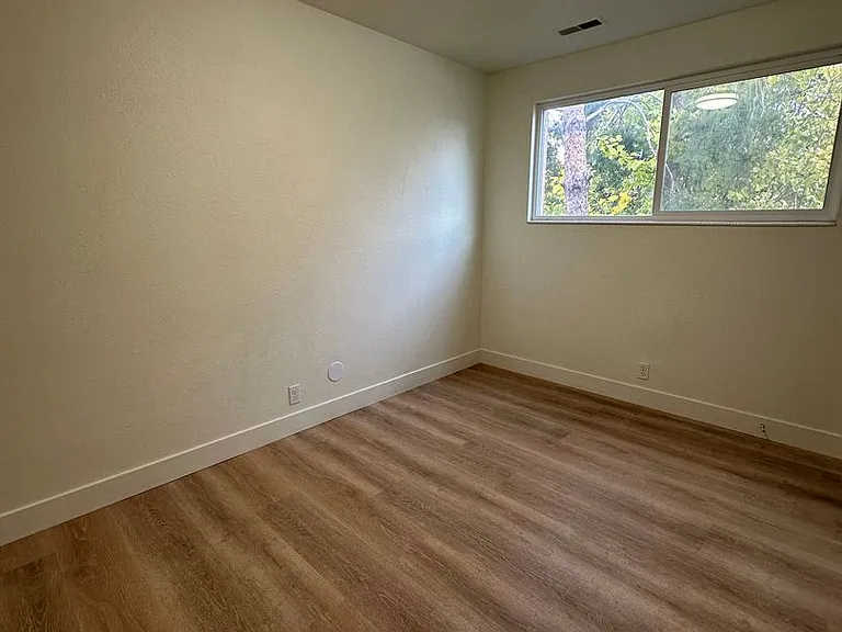 768 N Redwood Rd #12 — Photo 12