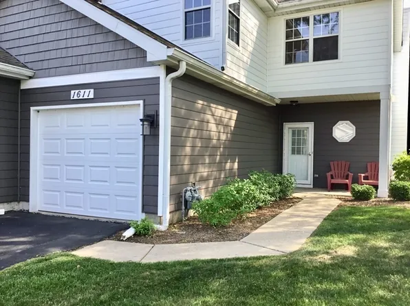 1611 Woodcrest Cir, Mundelein, IL 60060