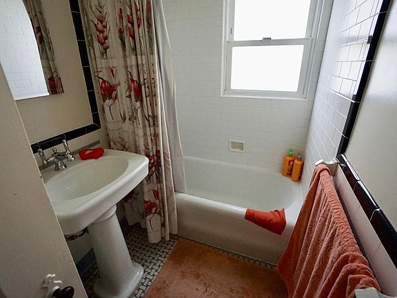5th image of 350 S Detroit St #34