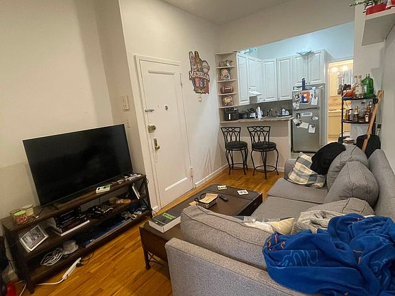 4th image of 234 E 81st St APT C