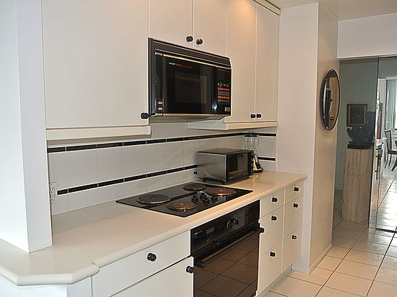 4th image of 27010 Grand Central Pkwy APT 3S