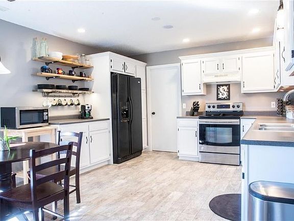 4th image of 1724 Creekside Dr