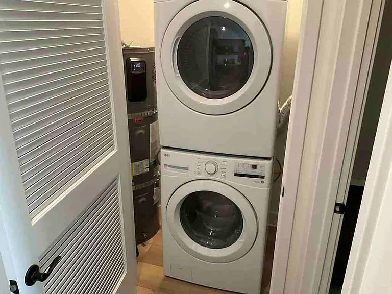 402 W Grand Ave #101 — Photo 12