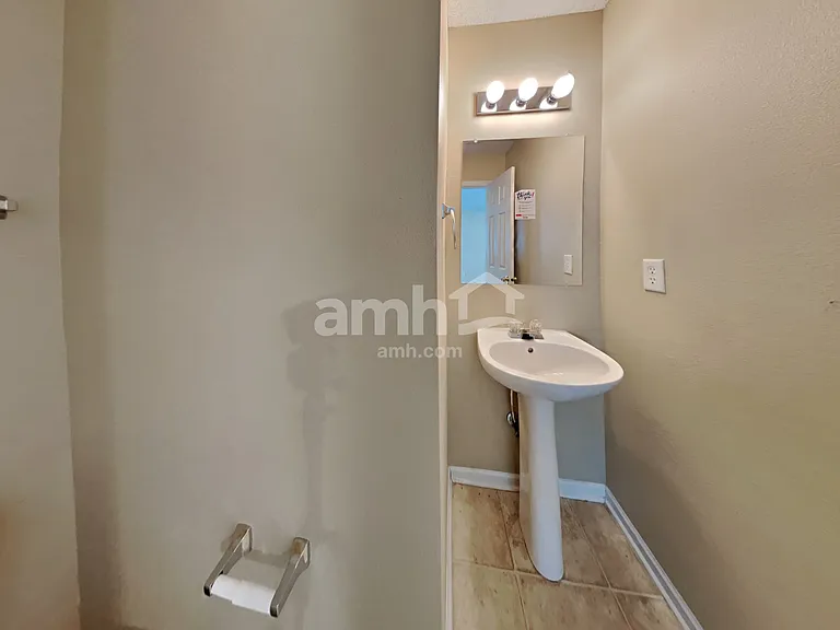6804 Woodland Heights Dr — Photo 8