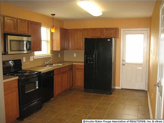 4th image of 23601 Wellington Ave