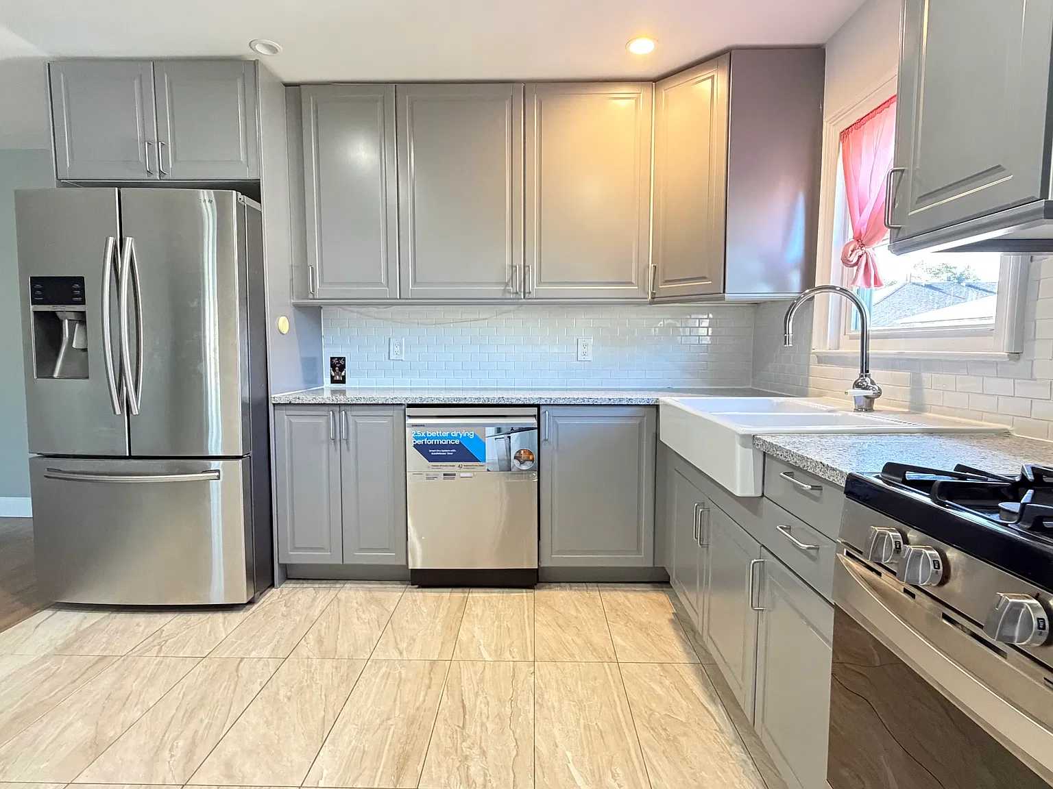 4 bed, 2200 sqft, $5,300 — Photo 1