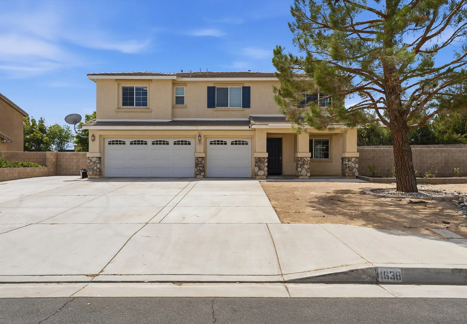 5 bed, 4.0 bath, 2872 sqft, $3,850 — Photo 2