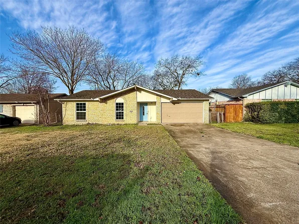 1222 Saturn St, Cedar Hill, TX 75104