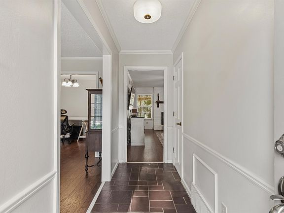 2nd image of 2527 Birchtree Dr