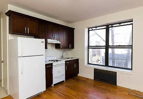 5th image of 567 E 22nd St #4A
