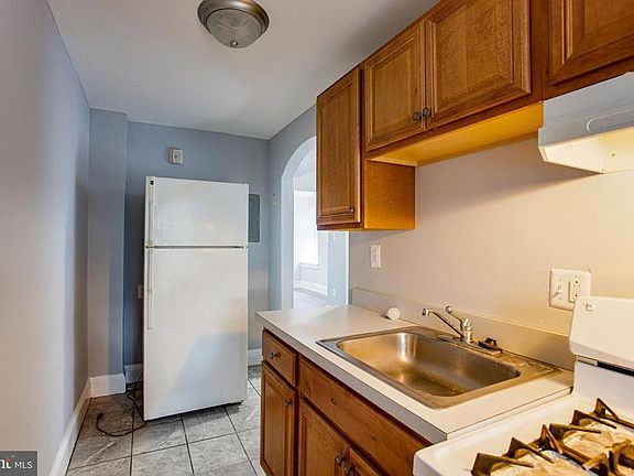 4th image of 216 E Durham St #3