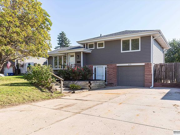 4th image of 815 Tipperary Dr
