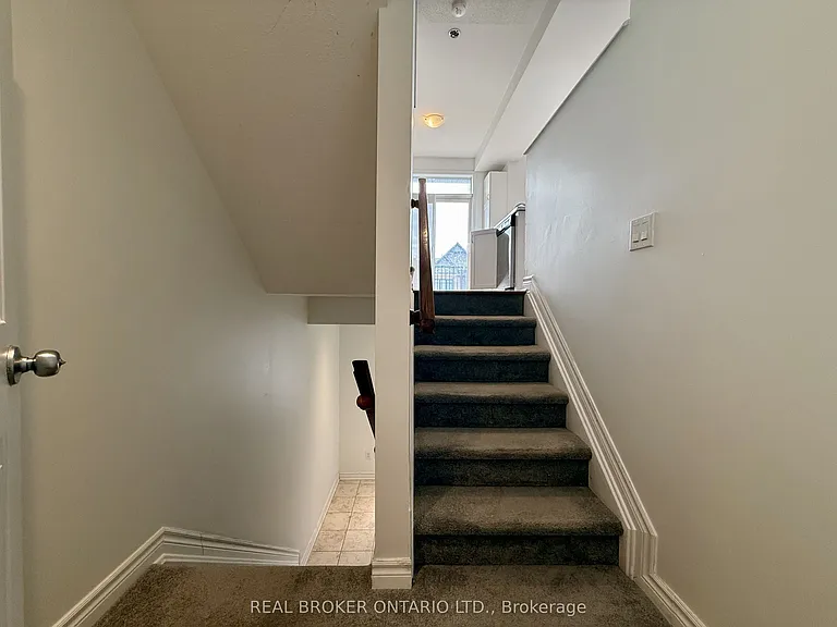 66 Fallengale Cres — Photo 10