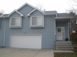 227 Parkside Ln, Lincoln, NE 68521