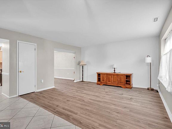 3rd image of 31 Christopher Rd