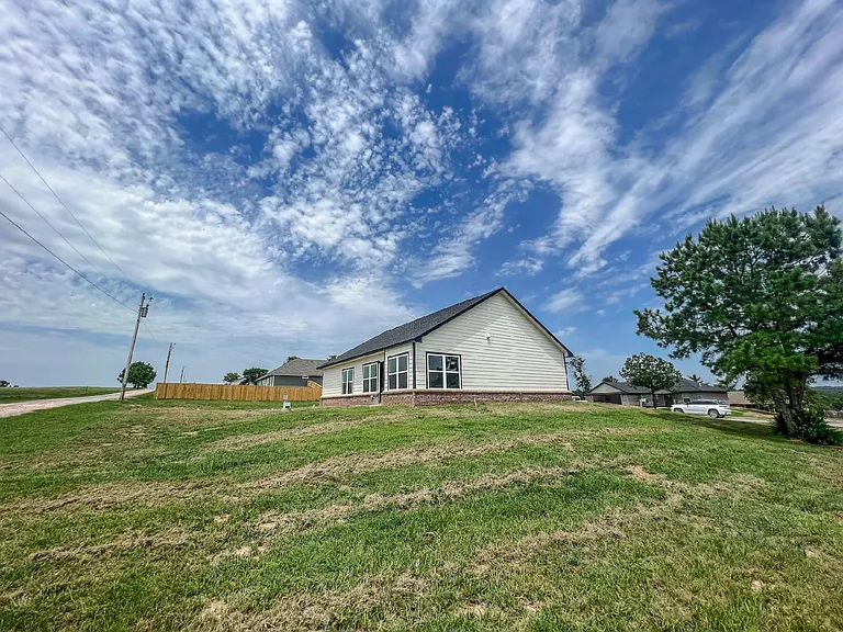 1951 Sunset Rd — Photo 16