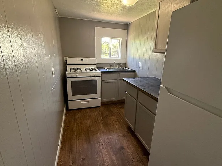 2345 N East Ave — Photo 5