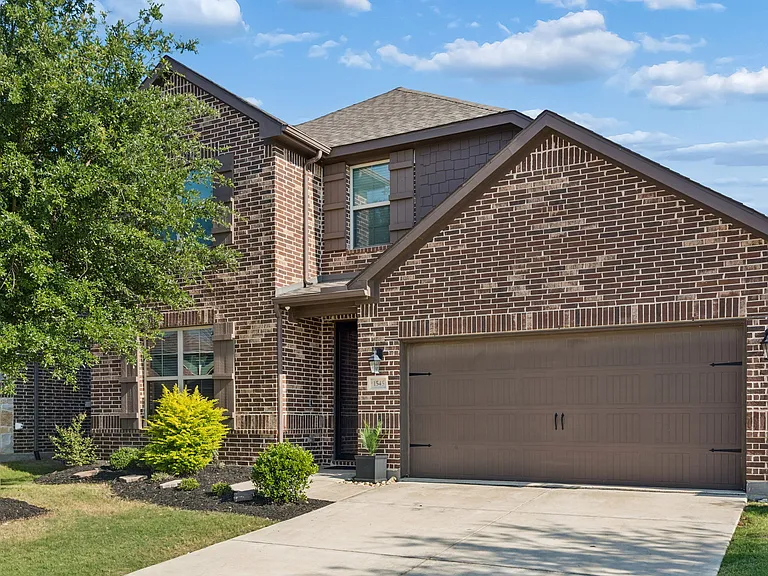 1545 Tanglewood Trl — Photo 1