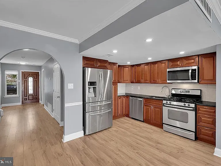 3 bed, 2.5 bath, 1470 sqft, $2,300 — Photo 3